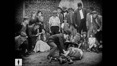 CHARLIE CHAPLIN THE KIDS - FIGHT SCENE