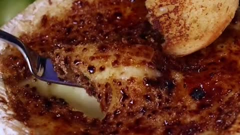 Brie Brûlée #briecheese #briecheeserecipe #briebrulee #FoodTok