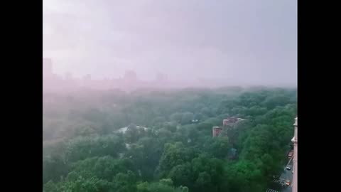 20180730文贵先生视频：郭文贵拍纽约雨景，从阳台上看到邓文迪的家