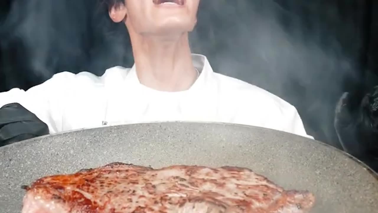 ISSEI funny video 😂😂😂 BAYASHI cooking is Yummy! 😋