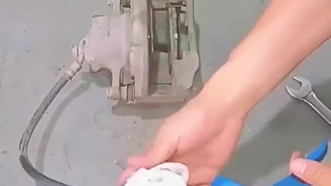 Brake disInstallation of small parts of brake discc fittings