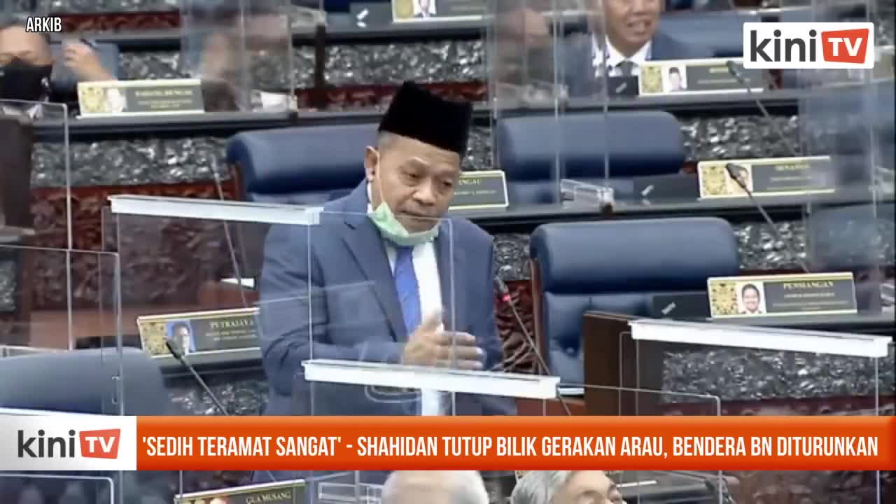 'Sedih teramat sangat' - Shahidan tutup bilik gerakan Arau, bendera BN diturun