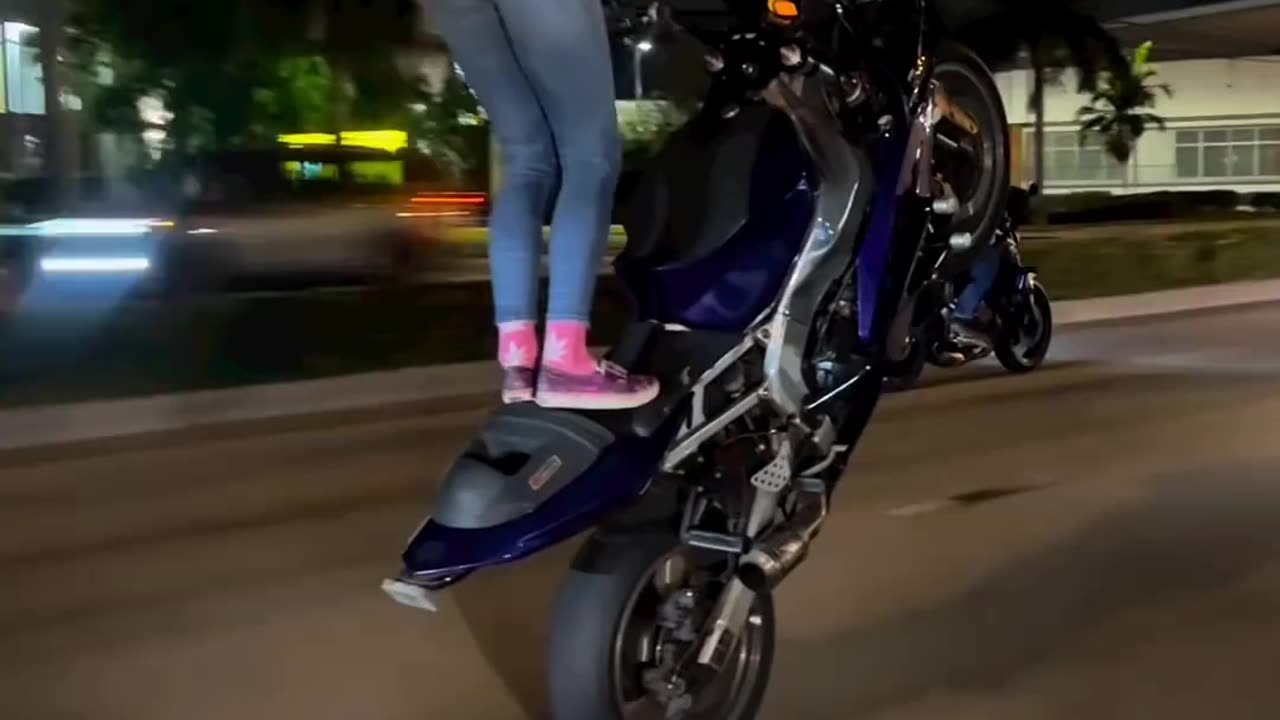 Kawasaki Ninja H2R Dangerous Stunt by Girl🤔