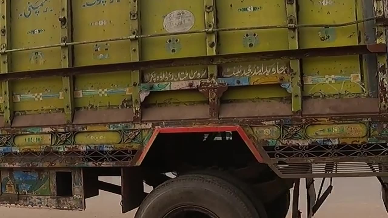 This man has an ingenious system to repair truck tyres without owning a tyre repair machine