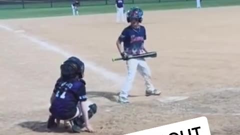 He wasn't lettin' anyone say anything about his mom 👀 (via @✨Darlin✨) #baseball #atbat #catcher #sma