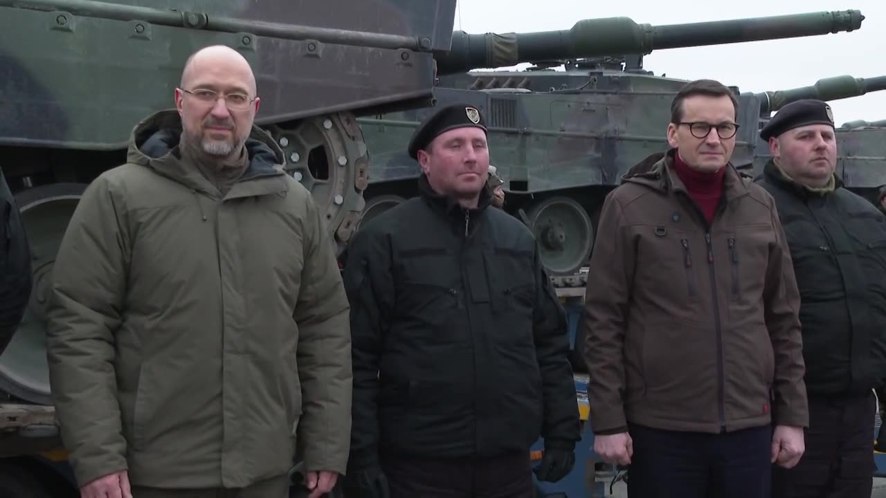 🇵🇱🇺🇦🇷🇺 More footage of Leopard 2A4 tanks arriving in Ukraine.