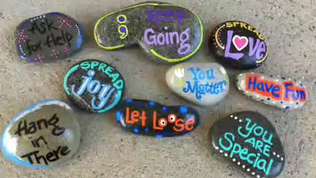 unique and amazing spring floral rock stone painting designs