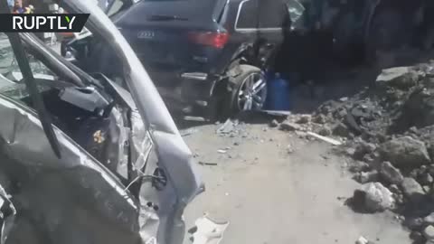 Watch a truck crush several cars in a fatal traffic accident