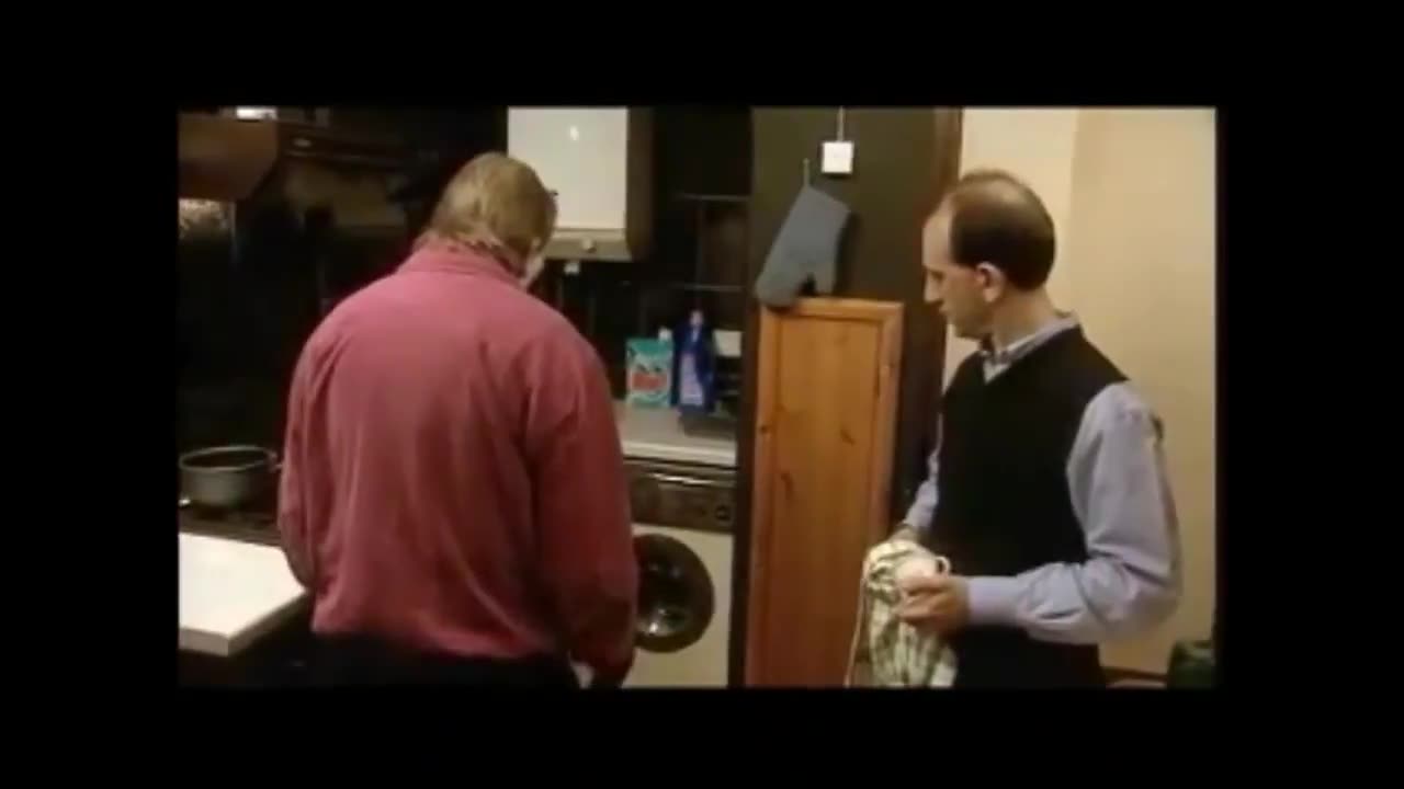 GANGSTER FIXES WASHING MACHINE