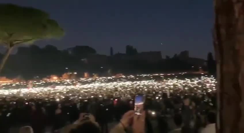 Large protests in Rome against lockdowns.