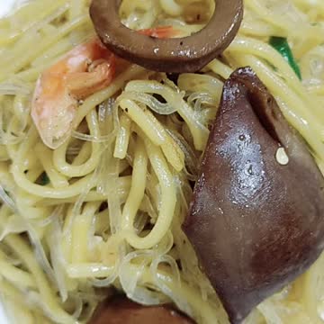 Philippine food Pancit bihon with cantoon