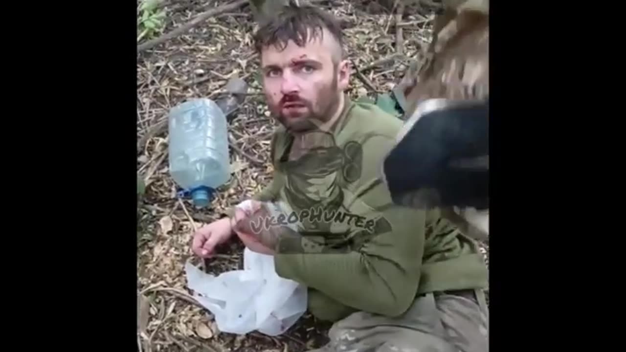 Russian soldiers captured Ukrainian POWs in the Kursk region