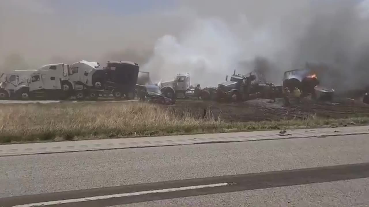 Dust storm causes massive pileup along I-55 south of Springfield, Illinois