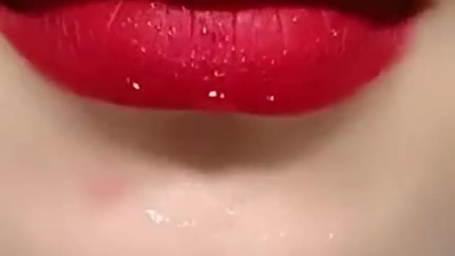 The correct way to open lipstick