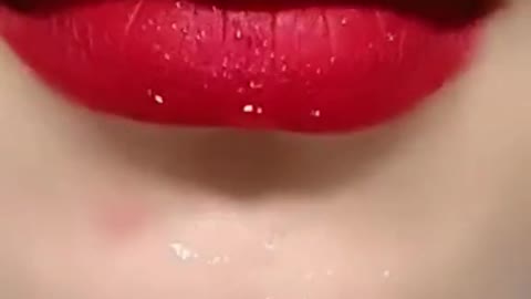 The correct way to open lipstick
