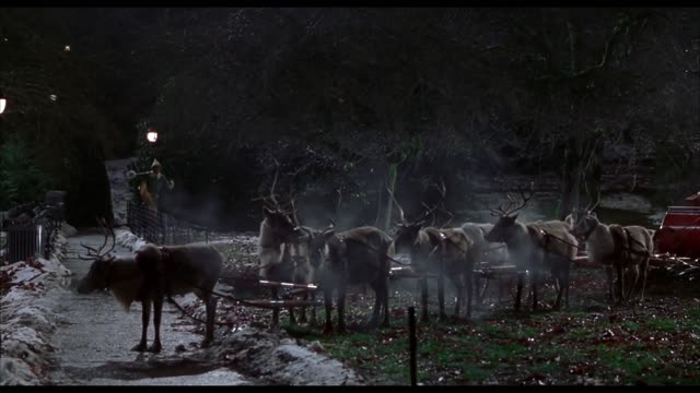 Elf (2003) - Santa's Sleigh Crashes Scene Movieclips