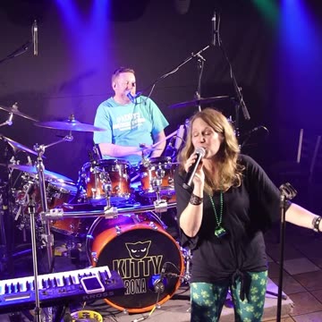 Kitty Corona band sings Joan Jett & the Blackhearts song I Hate Myself for Loving You.