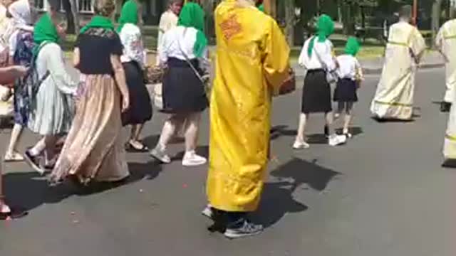 Right Sector, Nationalists Violently Attack Orthodox Procession, Assaulting Clergy and Women