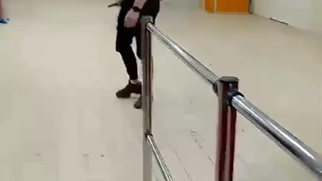 Man fights with a knife in Russia