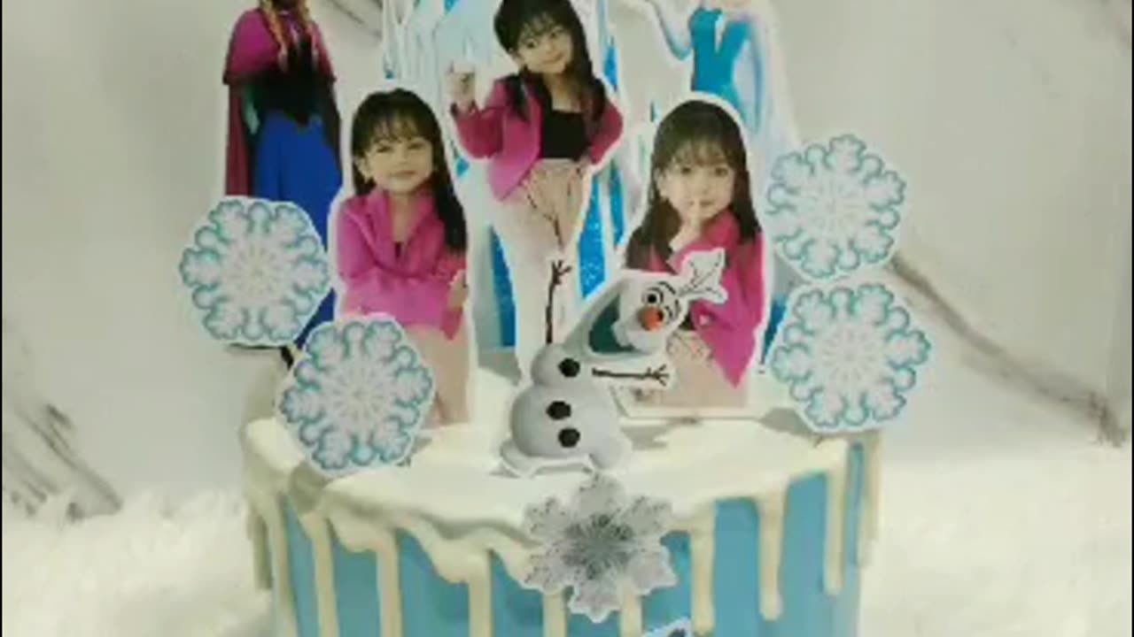 Feels Good Videos - Custom Frozen Cake Decorated in Under a Minute!