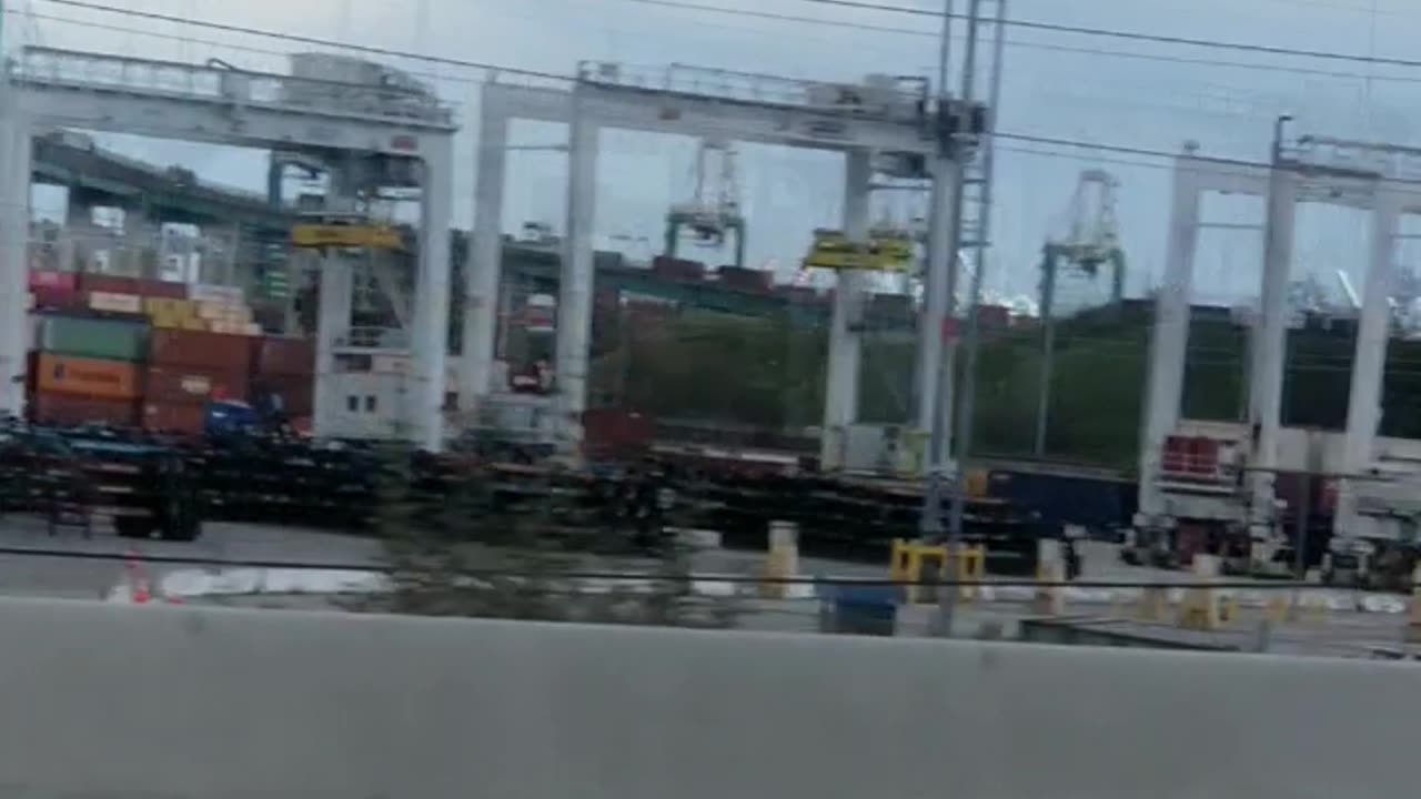 Port of San Pedro/Long Beach Where's the Shipping Containers? Where are the Truckers?