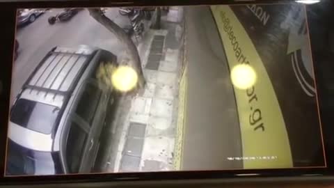 ΠΥΡΟΒΟΛΙΣΜΟΙ ΚΑΙ ΤΡΑΥΜΑΤΙΣΜΟΣ ΟΔΗΓΟΥ ΜΟΤΟΣΥΚΛΕΤΑΣ