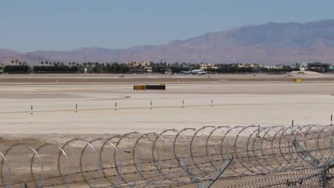 Airplanes landing and leaving in Las Vegas.