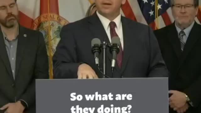 USA - Gov. Ron DeSantis On Hospitals Letting The Covid-Positive Work After Firing The Unvaccinated