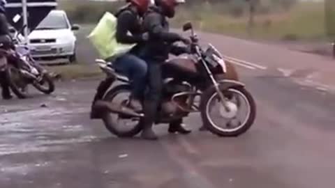 Sheep in a rage, chases and attacks people. Inexplicable!