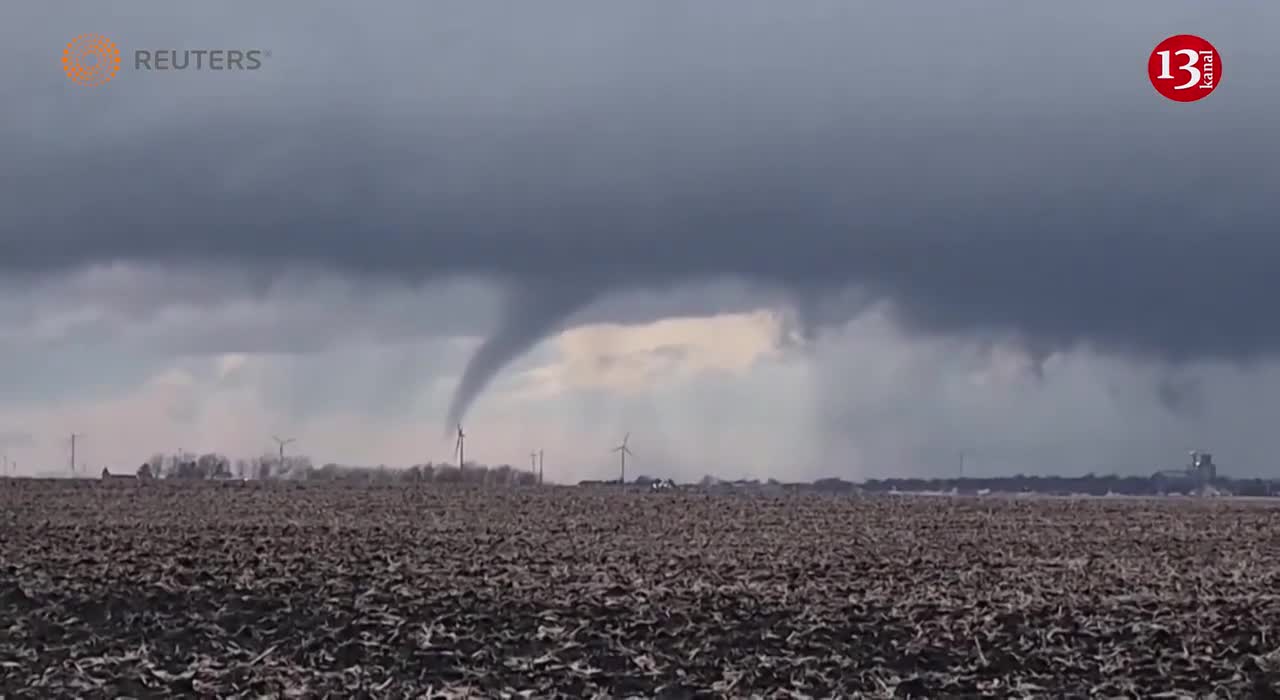 İllinois farm hit by powerful tornado as severe stroms trigger weather warnings in US region
