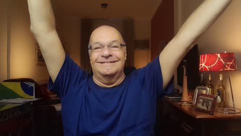 Carniça empurra índio e cerca palácios