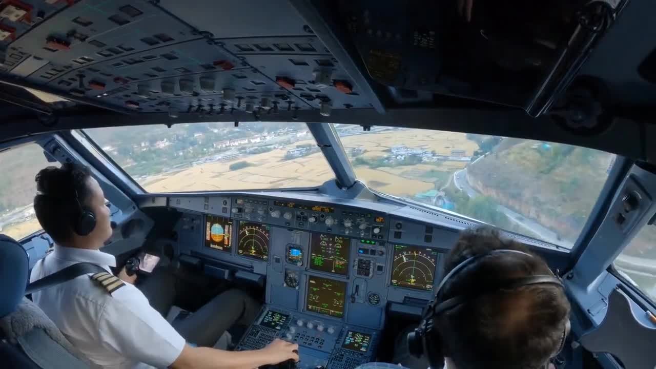 INSANE APPROACH INTO PARO AIRPORT, BHUTAN 🇧🇹