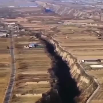 This is said to be fracture of earth's crust after earthquake in Turkey