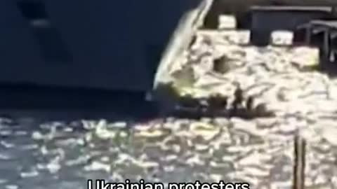 Ukrainian protesters tried blocking a Russian yacht from docking