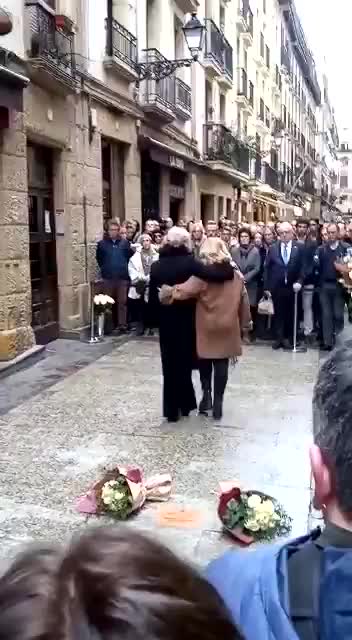 Las víctimas critican que Sánchez haya renunciado a deslegitimar el terrorismo de ETA (1)