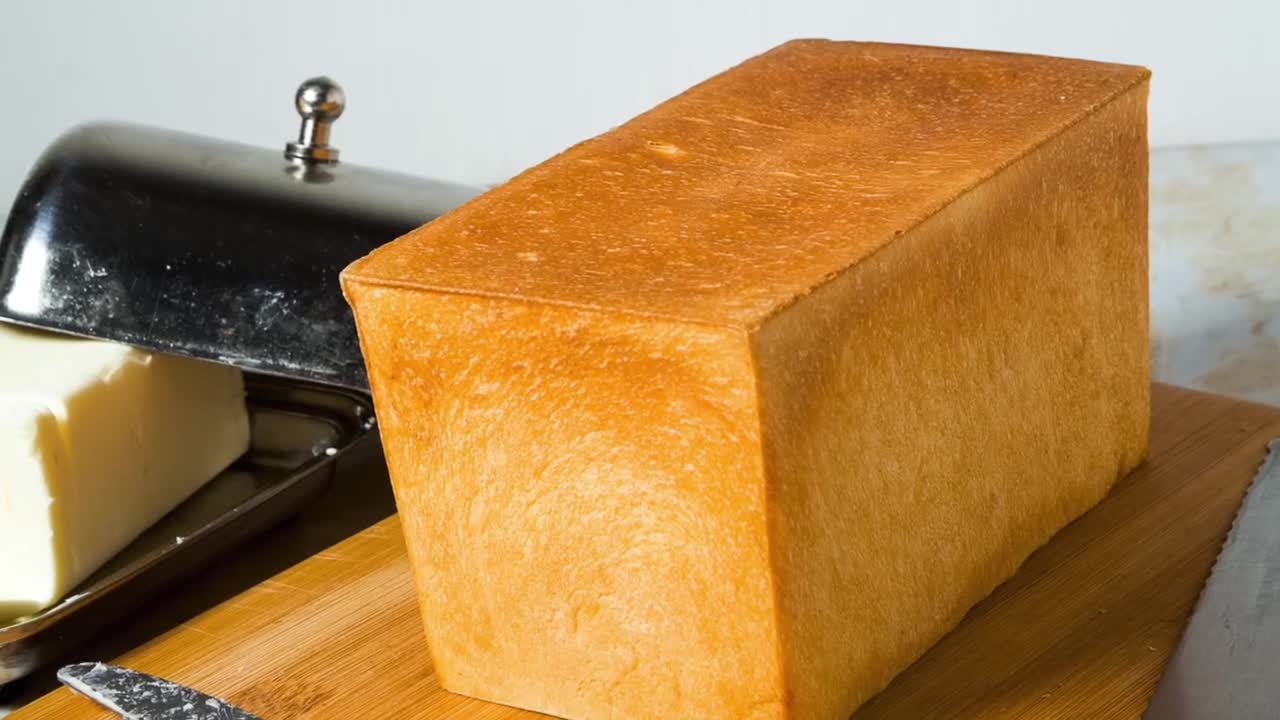 How do bakeries make bread with square corners - Pullman Sandwich Bread - Pain De Mie