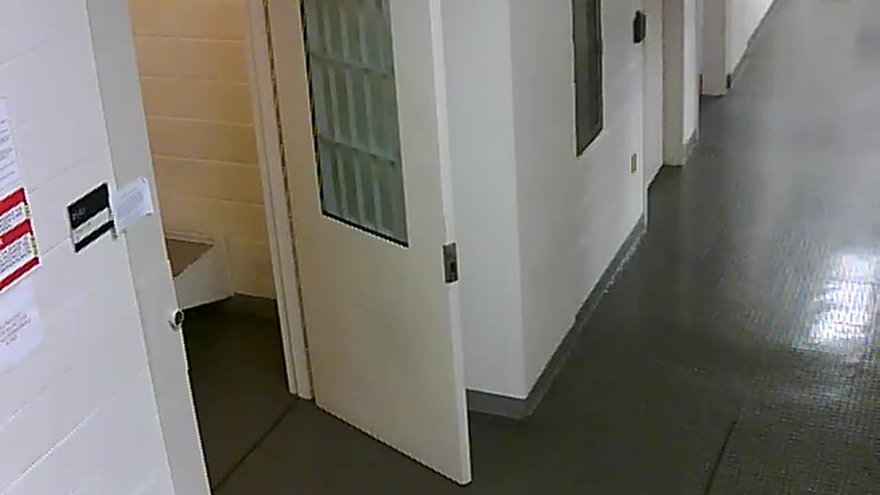 1665HQOB02PrisonerProcessingCell_2021-01-06_16h40min01s673ms.mp4