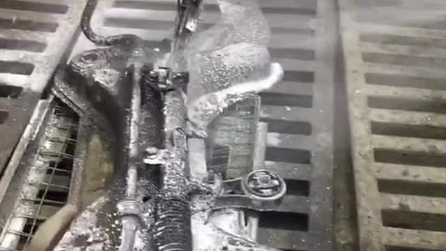 Car parts are too dirty. Clean them with high-pressure gun.