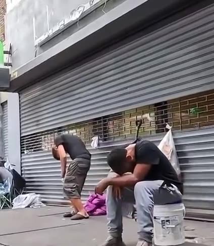 Στη Νέα Υόρκη έφτιαξαν αυτόματο πωλητή όχι για πατατάκια αλλά για… σύνεργα ναρκωτικών