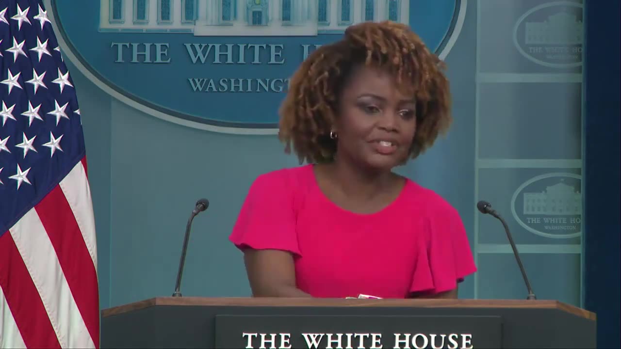 USA: Reporter asked WH press secretary "Why are Biden and Harris still doing TikTok?"