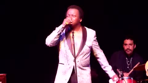 Lee Fields & The Expressions - 'Honey Dove' Live Mystic Petaluma 6/15/17