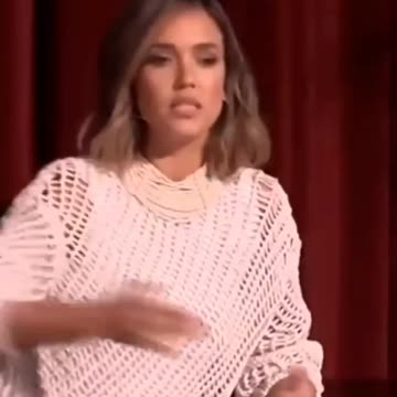 🇺🇸 Actress Jessica Alba speaks about fragrances.