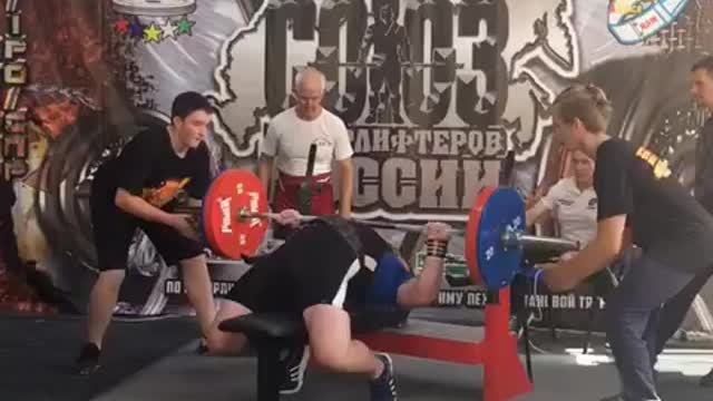 Championship powerlifting