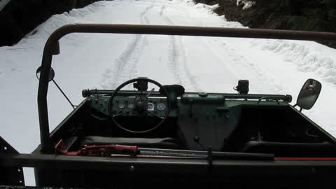 Unimog 404 in snow