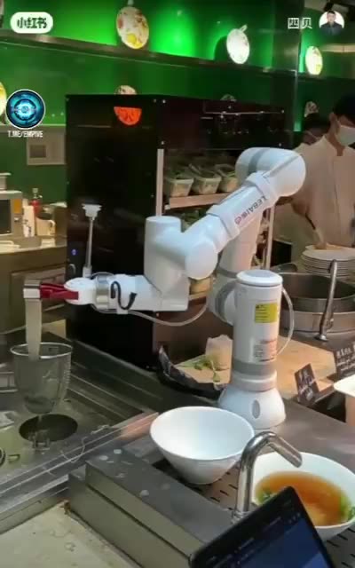 🇨🇳 China ! Robots cook noodles in many restaurants in China . What about jobs?? ? 🙄😲😳