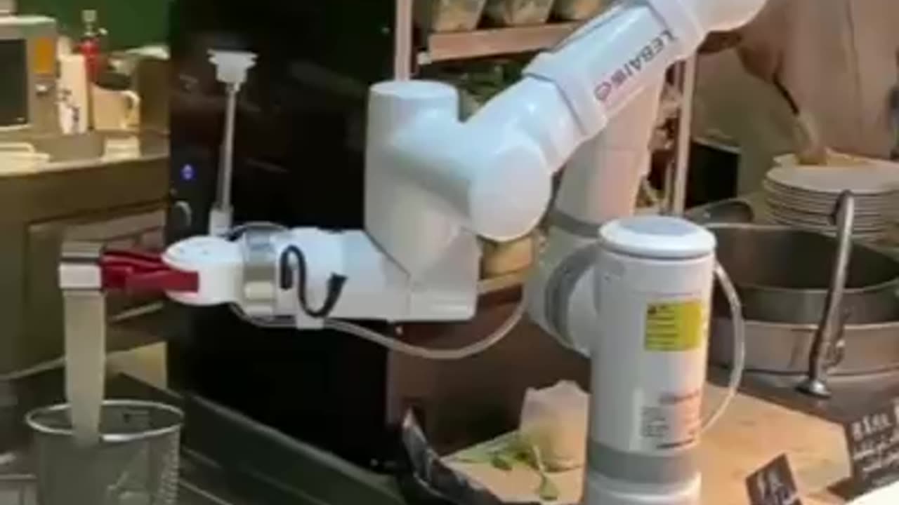 🇨🇳 China ! Robots cook noodles in many restaurants in China . What about jobs?? ? 🙄😲😳
