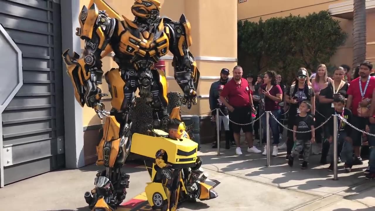 Transformers buzer meets his biggest son