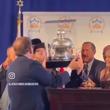 Donald Trump was given a ‘Torah Crown’ by the Israel Heritage Foundation