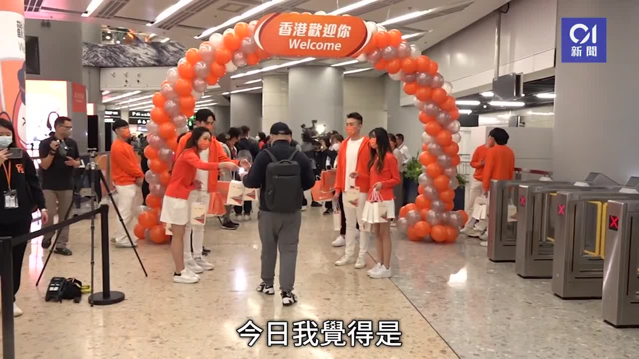 高鐵復通|首批旅客近8時抵港 深圳居民即日來回玩盡兩個樂園|01新聞|迪士尼樂園|海洋公園|旅遊|高鐵|內地旅客