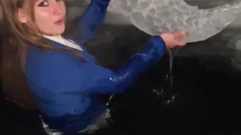 girl swimming in ice🥶🥶🥶🥶😹